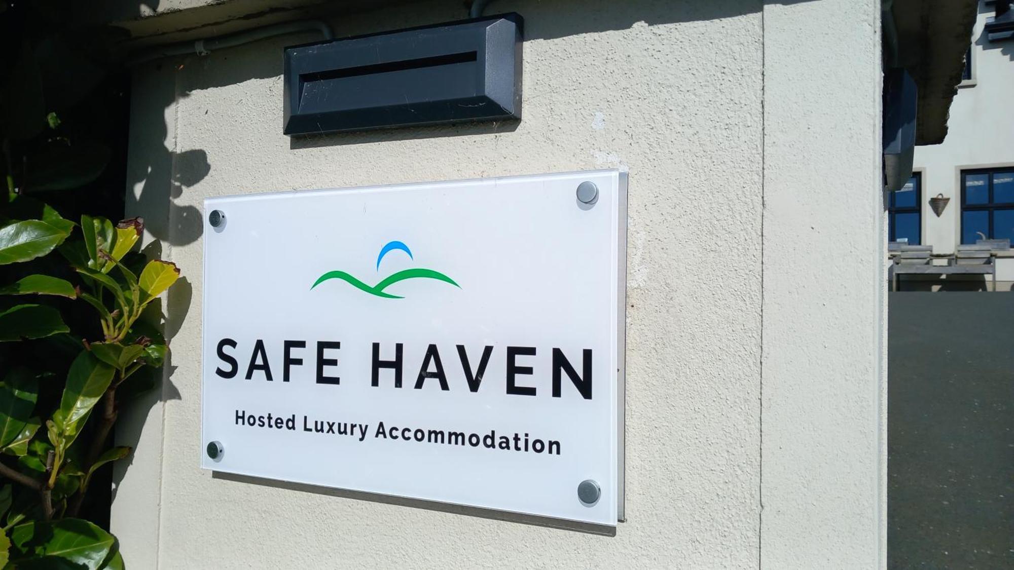 Safe Haven - Luxury Family Accommodation カーリングフォード エクステリア 写真